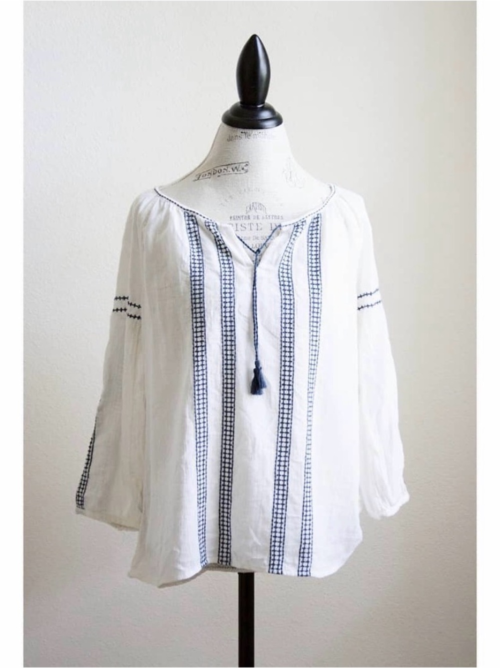 Gap White & Navy Embroidered Boho Peasant Blouse Size Medium